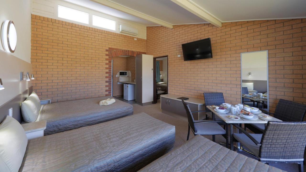 Tenterfield Motor Inn Екстериор снимка