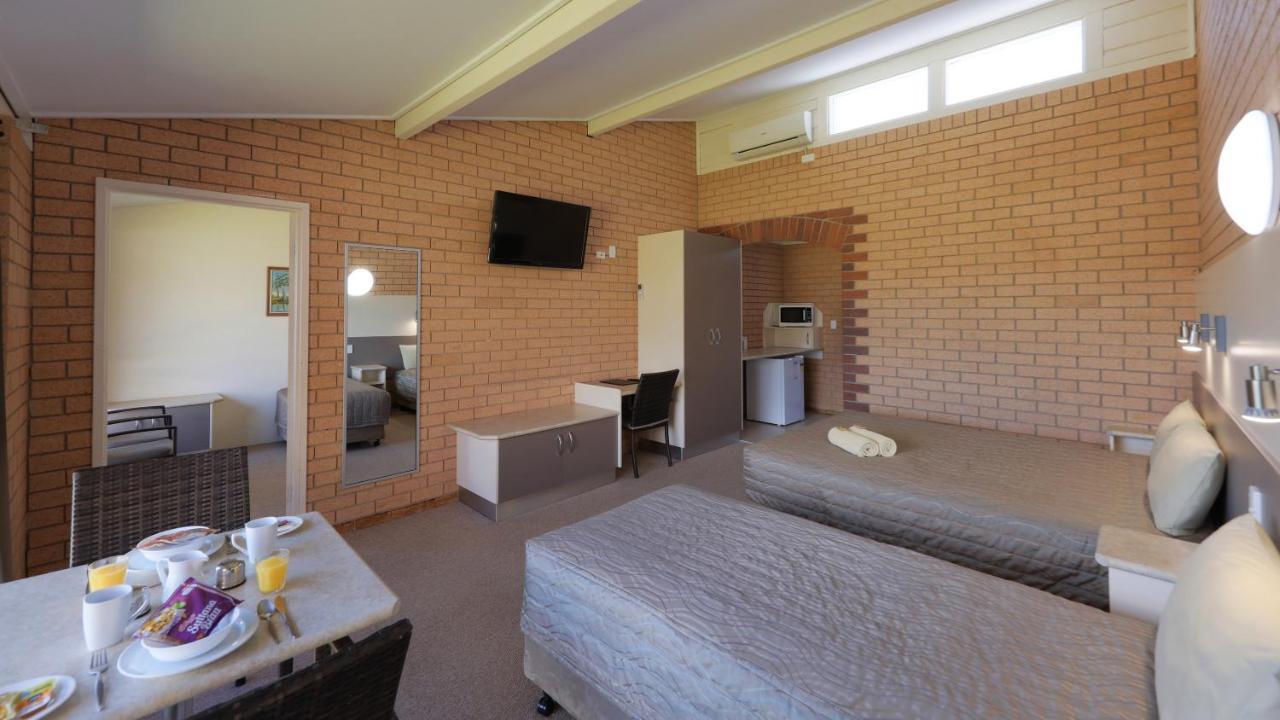 Tenterfield Motor Inn Екстериор снимка