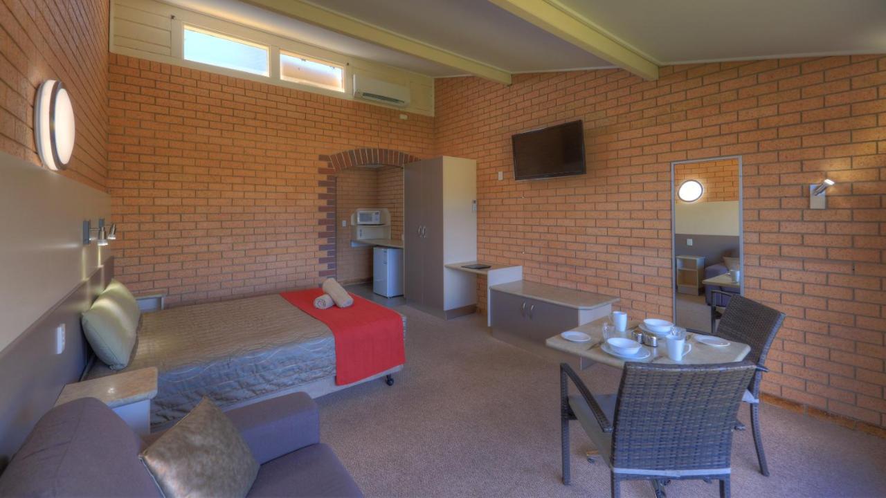 Tenterfield Motor Inn Екстериор снимка