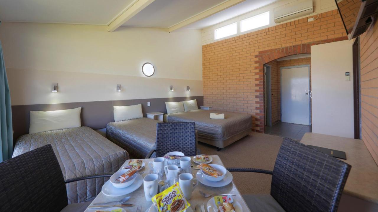 Tenterfield Motor Inn Екстериор снимка