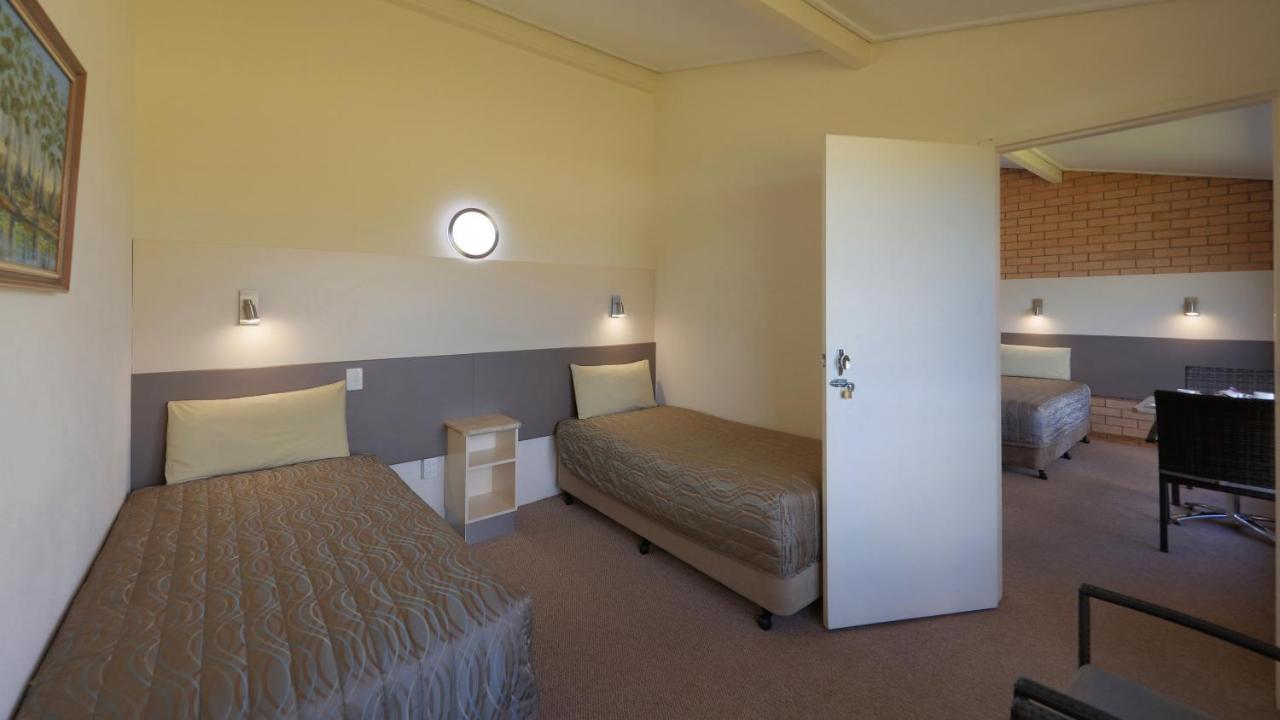 Tenterfield Motor Inn Екстериор снимка